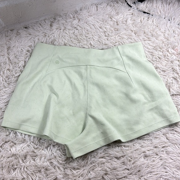 Lululemon Ribbed Softstreme High-Rise Short 2" Kohlrabi Green - Picture 4 of 6